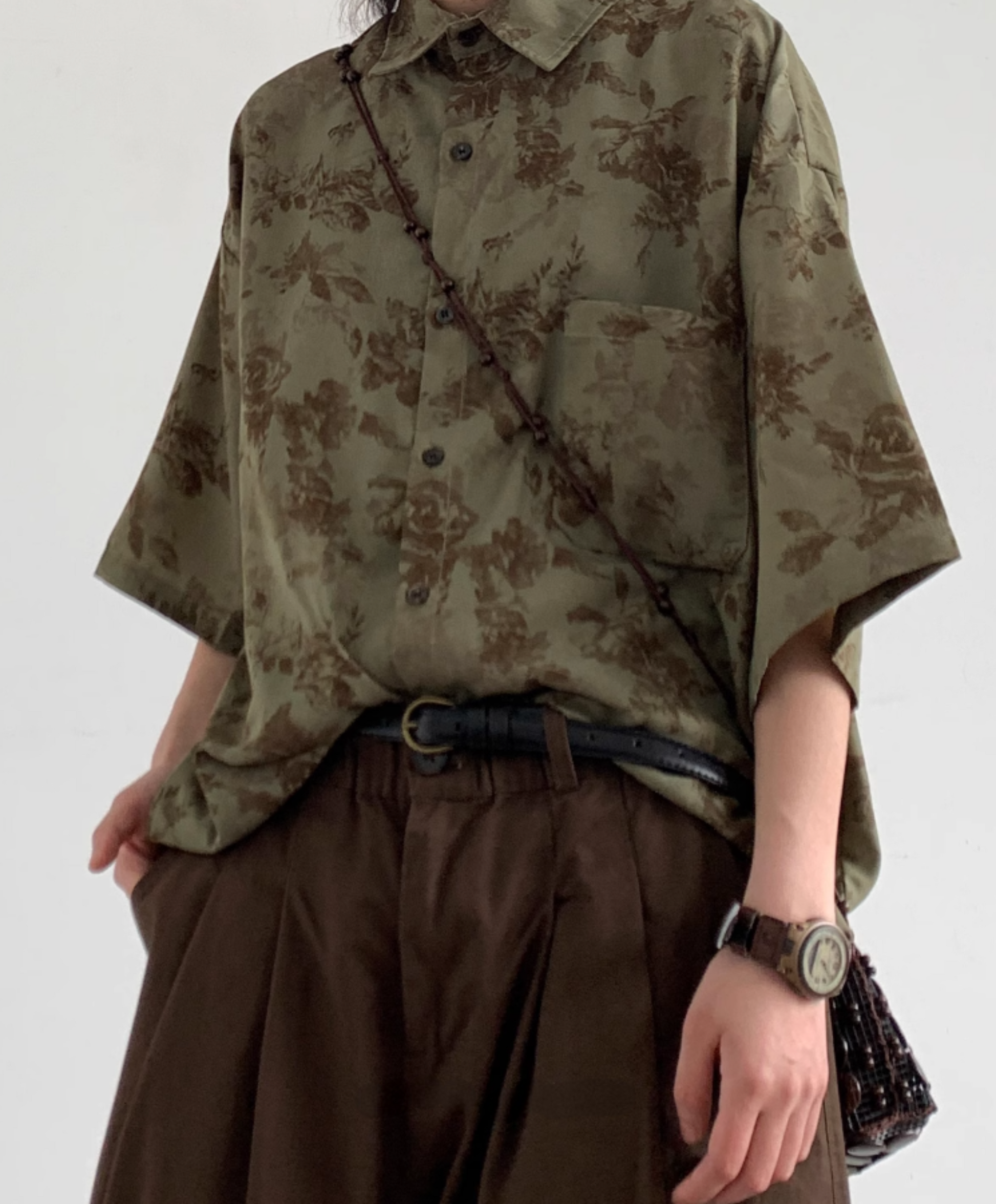 Kagetsu – Hemd mit zerknittertem Blumenmuster