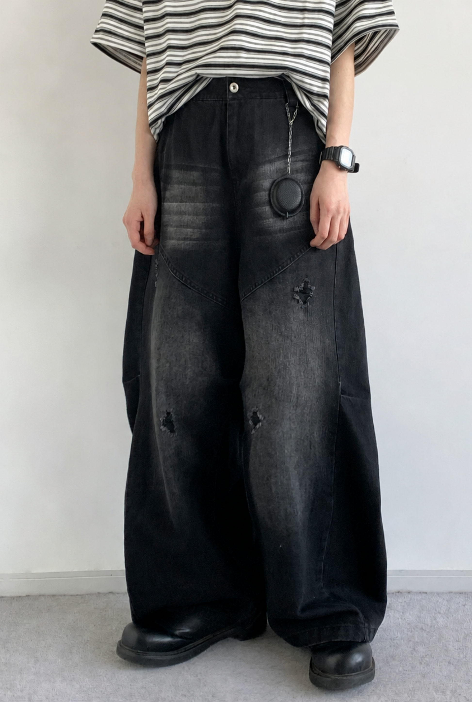 Kage Distressed Barrel Denim