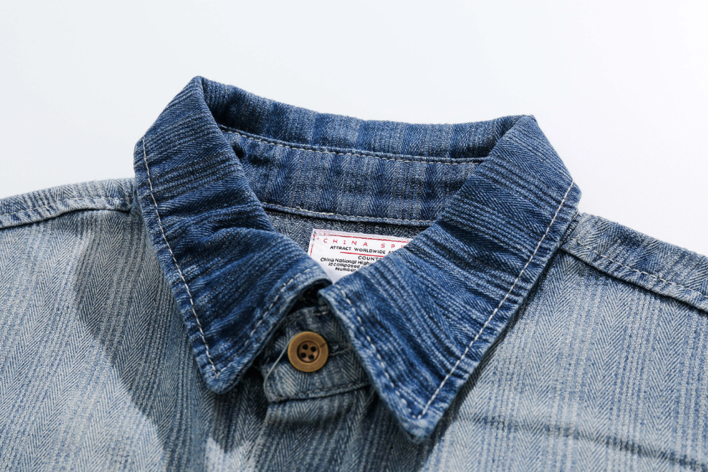 Aozora – Überhemd aus verblasstem Denim